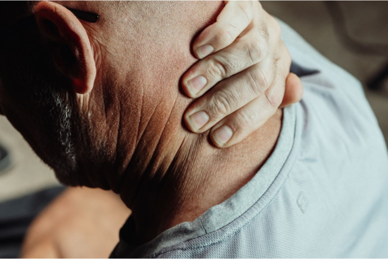 Cervical Spondylosis क्या है? कारण, लक्षण और Physiotherapy Treatment